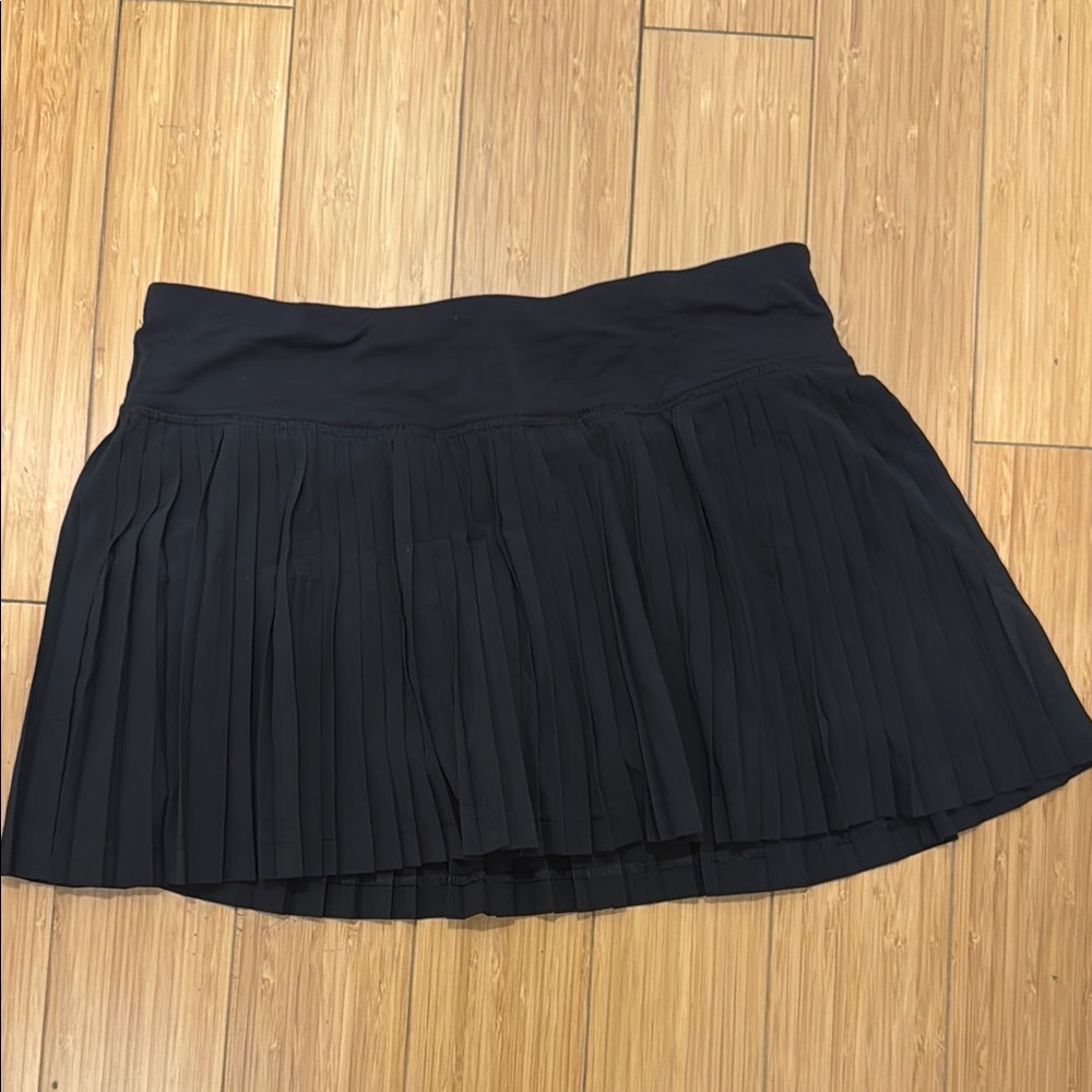 Lululemon Black pleated skirt sz 6